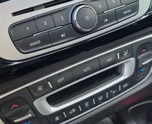 Zunanja slika - Renault Scénic - Grand Scenic dCi 130 BOSE 7 SEDEŽEV-NAVI-KAMERA-ALU PLATIŠČA - 16 - Predogledna slika
