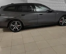 Zunanja slika - BMW Serija 5 - Touring: 540d-XD-M-PAKET-ICONIC-PANO-HLA-SE-360-KAM-ACC- - 2 - Predogledna slika