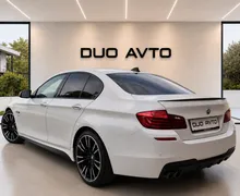 Notranja slika - BMW serija 5: - 520D-M SPORT-NAVI-HEAD UP-NA OBROKE TUJCI ZAČASNA - 11 - Predogledna slika