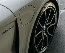 Zunanja slika - Porsche Taycan Sport Turismo - 21 COL Pano Zračno vzmetenje BOSE Radar - 9 - Predogledna slika