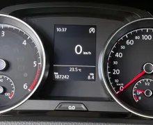 Notranja slika - VW Golf - 1.6 TDI-H LINE-XENON+LED-LIZING ZA TUJCE-ODLIČEN-. - 12 - Predogledna slika