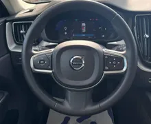 Notranja slika - Volvo XC60 - B4P Momentum PRO AT FWD KAMERA-GRETJE.SED.-DAB+... - 12 - Predogledna slika