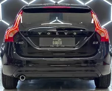 Notranja slika - Volvo V60 - 2.0D KAMERA-NAVI-BIXENON-GRETJE SEDEZEV-PDC... - 7 - Predogledna slika