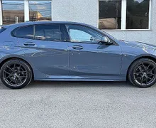 Zunanja slika - BMW Serija 1 - : 118i M SPORT-VIRTUAL-GRETJE SEDEŽEV-FUL LED - 5 - Predogledna slika