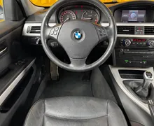 Notranja slika - BMW serija 3: - 318d LCI-STREŠNO OKNO-GRETJE-NAVI-PDC - 12 - Predogledna slika