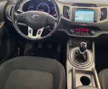 Notranja slika - KIA Sportage - 2WD 1.7 CRDi Brez pologa do 7 let-Slov.poreklo - 9 - Predogledna slika