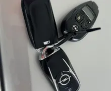 Zunanja slika - Opel Insignia - 1.6 CDTi.USNJE.NAREJEN VEL.SERVIS+MENJALNIKU - 2 - Predogledna slika