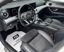 Notranja slika - Mercedes-Benz E-Razred - 220d+AMG+LED+F1+R.KAMERA+AMBI+ALU 20 - 10 - Predogledna slika