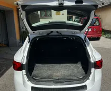 Notranja slika - Toyota Avensis - Wagon 2,0 D-4D Sol - 7 - Predogledna slika
