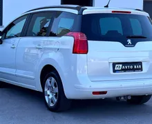 Notranja slika - Peugeot 5008 - 1.6 HDi Style+PANORAMA+ALU+LED+TEMP - 8 - Predogledna slika