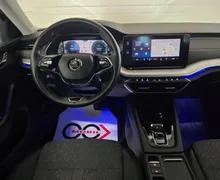 Notranja slika - Škoda Octavia - Combi 2.0 TDI Style DSG- LED.DCC.kamera.HUD.memory - 11 - Predogledna slika