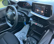 Notranja slika - Peugeot 208 - 1.2 PureTech-1 LASTNICA-NAVI-PDC-ODLIČEN - 9 - Predogledna slika