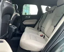 Notranja slika - Volvo XC60 - B5  P  AWD Plus Dark 3 leta garancije + 3 servisi - 11 - Predogledna slika