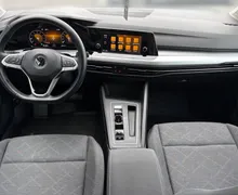 Notranja slika - Volkswagen Golf - Life 1.0 eTSI DSG - 10 - Predogledna slika