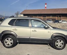Zunanja slika - Hyundai Tucson - 2.0 + 4x4 + vzdrževan +kljuka + BREZ POLOGA - 4 - Predogledna slika