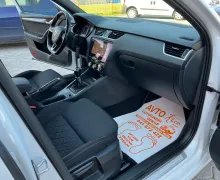 Notranja slika - Škoda Octavia - RS 2.0 TDI-BI-XENON-LED-NAVI-RADAR TEM-PDC-ODLI  268 .. - 12 - Predogledna slika