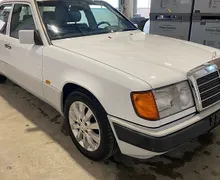 Zunanja slika - Mercedes-Benz E-Razred - 230 BREZ RJE - KLIMATRONIC - ALU - VRHUNSKO STANJE - 3 - Predogledna slika