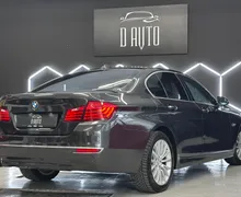 Notranja slika - BMW serija 5: - 525d VIRTUAL+HUD+V.NAVI+MEMORY+MRTVI KOT+ACC+L.AS. - 8 - Predogledna slika