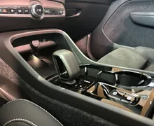 Notranja slika - Volvo XC40 - B4 P Ultra Black Edition 3 leta garancije + 3 se.. - 9 - Predogledna slika
