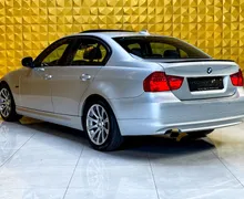Notranja slika - BMW serija 3: - 318d LCI-STREŠNO OKNO-GRETJE-NAVI-PDC - 8 - Predogledna slika
