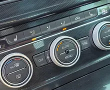 Zunanja slika - Volkswagen Golf - 2.0 GTI BMT LED-ŠIBEDAH-GRETJE SEDEŽEV-ALU - 18 - Predogledna slika