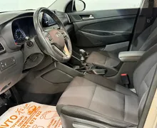 Notranja slika - Hyundai Tucson - 1.6 CRDi-129.000KM-SLO-TEMPOMAT-KAMERA-PDC-SERV KN - 9 - Predogledna slika
