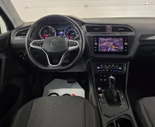 Notranja slika - Volkswagen Tiguan - 2.0 TDI BMT Life DSG - LED.kamera.keyless.ambient - 11 - Predogledna slika