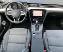 Notranja slika - Volkswagen Passat Variant - 2.0 TDI BMT SCR Elegance avt. 110kW-Vlečna kljuka - 10 - Predogledna slika
