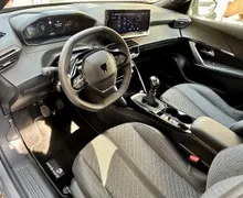 Notranja slika - Peugeot 2008 - ALLURE 1.2 PURETECH 100 - 9 - Predogledna slika