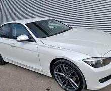 Zunanja slika - BMW Serija 3 - : 318d-PERLA BELA-SPORT PAKET-NAVI+19COL - 5 - Predogledna slika