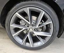 Notranja slika - Škoda Superb - 2.0 TDI Sportline Combi DSG 147 kW - 9 - Predogledna slika