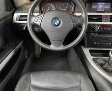 Zunanja slika - BMW Serija 3 - : 318d LCI-STREŠNO OKNO-GRETJE-NAVI-PDC... - 12 - Predogledna slika