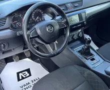 Notranja slika - Škoda Superb - 2.0 TDI+ALU+TEMP+USB... - 10 - Predogledna slika