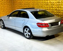 Notranja slika - Mercedes-Benz E-Razred - E 220 CDI AUT.-PANO.-GRETJE-PDC-NAVI-F1... - 8 - Predogledna slika