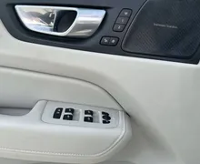 Notranja slika - Volvo XC60 - B4 AWD MILD HYBRID PLUS DARK - 13 - Predogledna slika