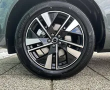 Notranja slika - Volvo XC60 - B5  P  AWD Plus Dark 3 leta garancije + 3 servisi - 9 - Predogledna slika