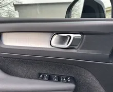 Notranja slika - Volvo XC40 - B3 P Core AT DCT 3 leta garancije + 3 servisi - 11 - Predogledna slika