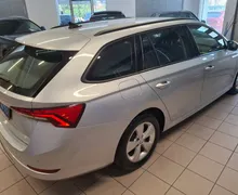 Notranja slika - Škoda Octavia - Combi 2.0 TDI DSG-VIRTUAL-FULL LED-VELIKA NAVI-A.. - 9 - Predogledna slika