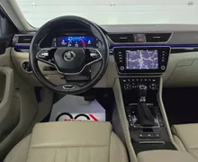 Notranja slika - Škoda Superb - Combi 2.0 TDI L K DSG - Matrix.pano.Canton.DCC.kam - 11 - Predogledna slika