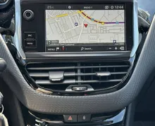 Notranja slika - Peugeot 2008 - 1.2 PureTech 130 S S Allure - 18 - Predogledna slika
