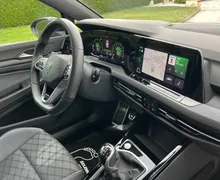 Notranja slika - Volkswagen Golf - 2.0 TDI BMT R-Line-1 LASTNICA-SLO-76000 KM-ODLIČ - 11 - Predogledna slika