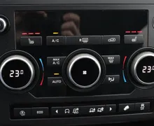 Zunanja slika - Land Rover Discovery Sport - HSE TD4 AUT. 180 KM 4WD USNJE LED ALU NAVI KAMERA - 19 - Predogledna slika