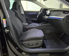 Notranja slika - Škoda Octavia - Combi 2.0 TDI Style DSG- LED.DCC.kamera.HUD.memory - 17 - Predogledna slika