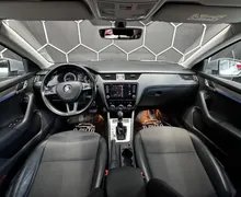 Notranja slika - Škoda Octavia - 2.0 TDI DSG 110 kW-LED-NAVI-KLJUKA-AMBIENT-ACC - 9 - Predogledna slika