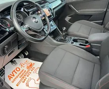 Notranja slika - VW Touran - 2.0 TDI-R-LINE-BI-XENON-LED-PANORAMA-NAVI-PDC-... - 9 - Predogledna slika