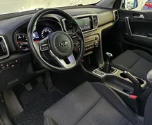 Notranja slika - KIA Sportage - 1.6 CRDI - Slovensko vozilo - Kamera... - 8 - Predogledna slika