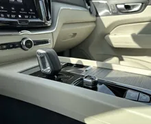 Notranja slika - Volvo XC60 - B4 AWD MILD HYBRID PLUS DARK - 20 - Predogledna slika