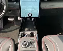Zunanja slika - Ford Mustang Mach-e - PREMIUM 91kWh 216kW  - AKCIJSKA CENA - - 9 - Predogledna slika