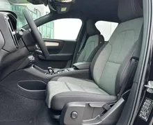 Notranja slika - Volvo XC40 - B3 P Core AT DCT 3 leta garancije + 3 servisi - 10 - Predogledna slika