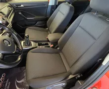 Notranja slika - Volkswagen T-Roc - 1.6 TDI BMT Style Dod.zimske gume na platiščih - 12 - Predogledna slika